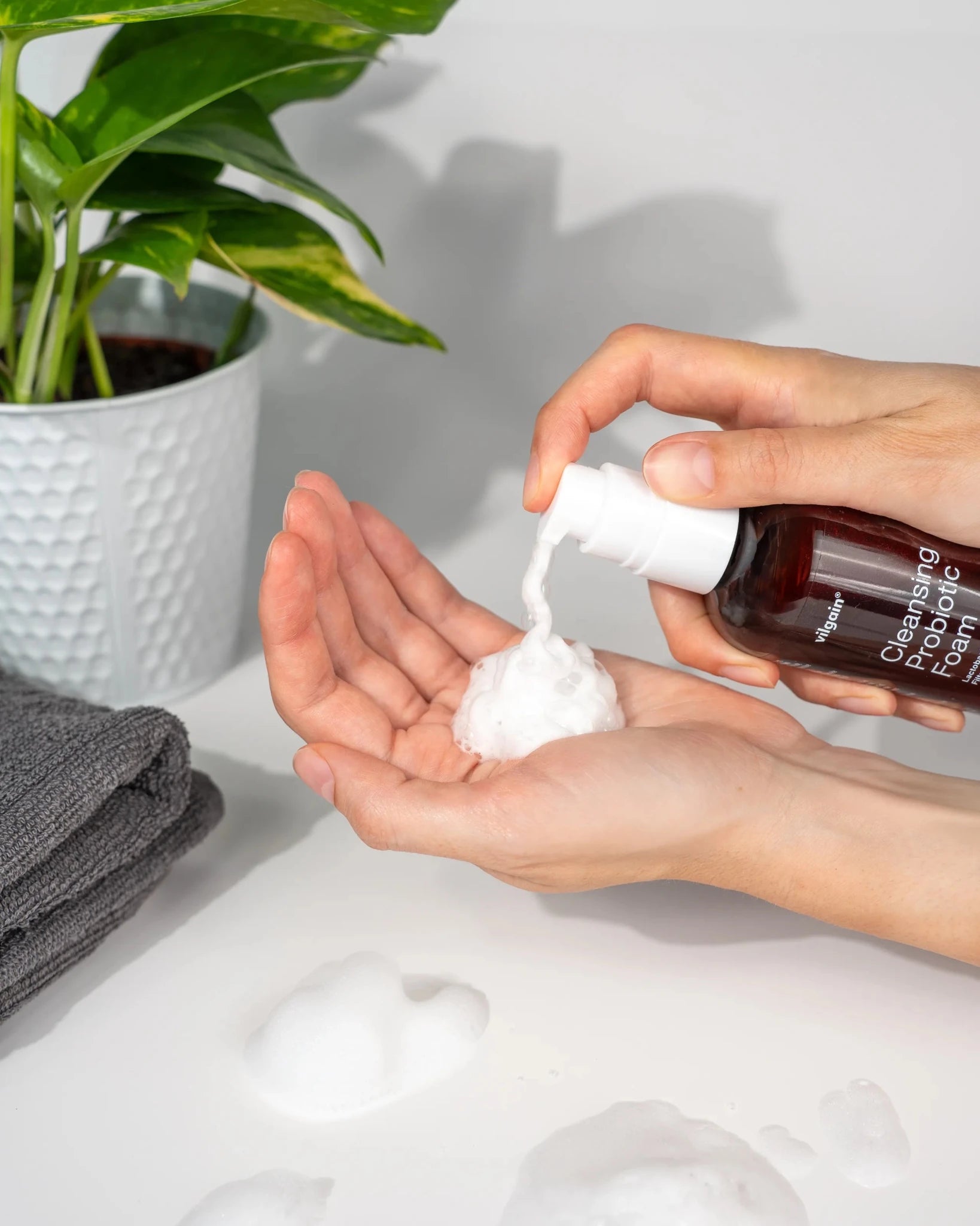 Vilgain Probiotic Cleansing Foam – švelnios formulės veido prausiklis su probiotikais (180 ml) - Realsport.lt